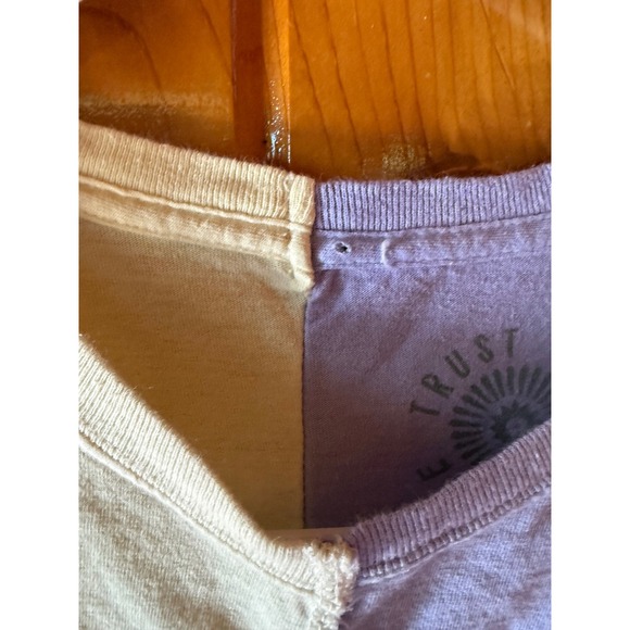 Two Tone Split T-Shirt West Edge College Graphic Tee Athleisure Top size Large - Picture 3 of 4